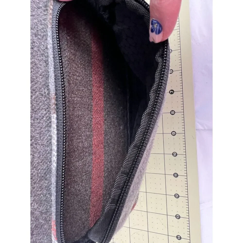 HEX Westmore Crossbody Sling Bag Gray Red Striped Padded iPad/tablet bag